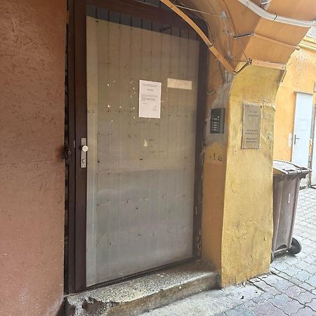 A Private Room In City Center In Bratislava Exterior photo
