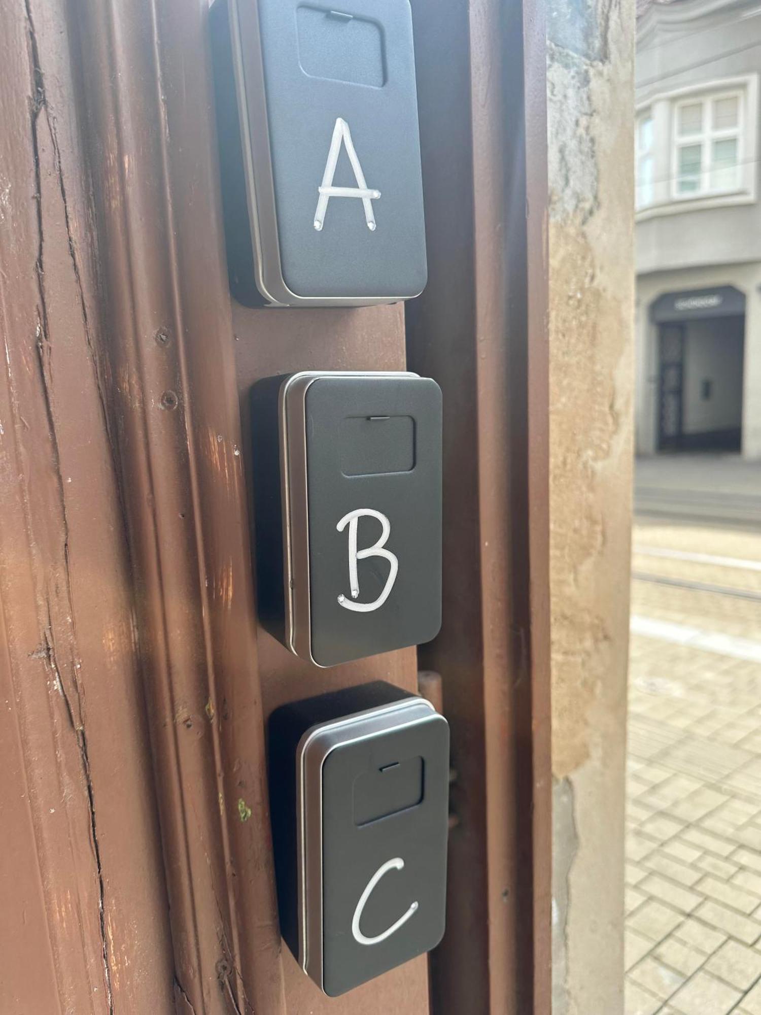 A Private Room In City Center In Bratislava Exterior photo